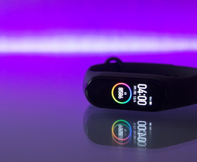 Fitness tracker band displaying a step count, the compact style behind most affordable fitness trackers