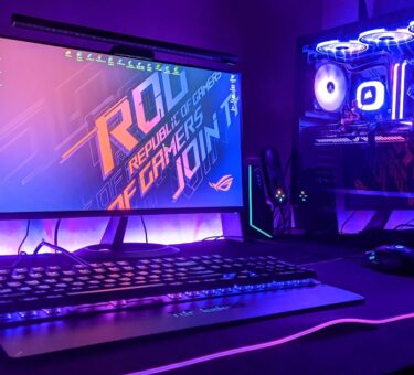 Complete gaming desktop setup with tower, monitor and keyboard, the package you get from the best prebuilt gaming PC