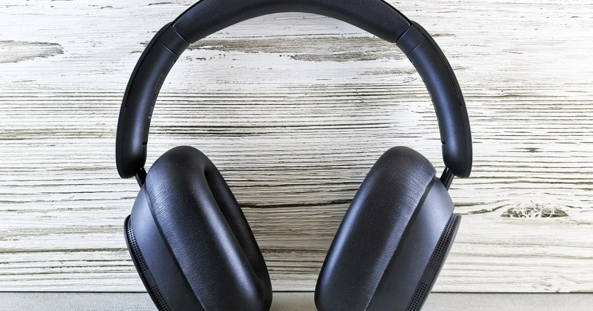 Black over-ear headphones on white wood, the product class in the AirPods Max 2 vs AirPods Max 1 comparison