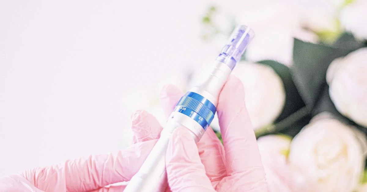 A gloved hand holding a microneedling pen with a depth dial marked in 0.25 millimeter steps, the calibrated side of the derma roller vs microneedling pen comparison