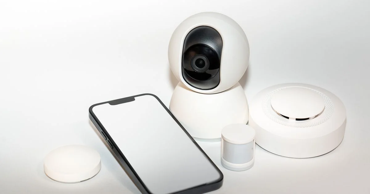DIY home security system without subscription showing camera, motion sensor, siren and phone